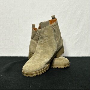 Lucky Brand Women's 9.5 Hazy Brown Suede Ankle Zippered Lug Sole Boots